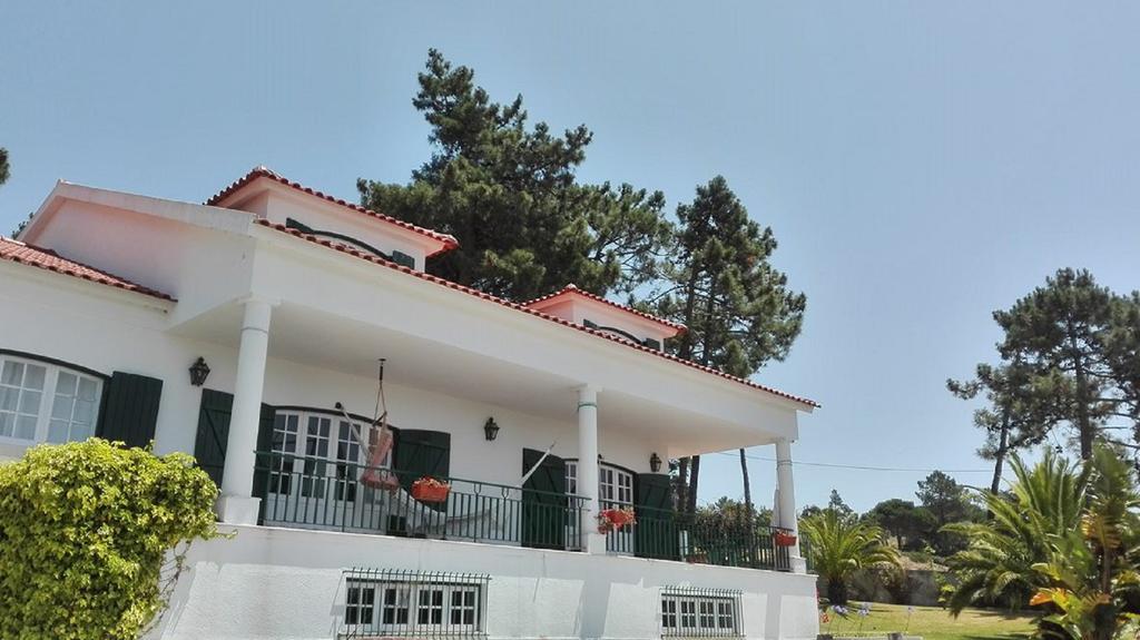 Sunshine Guest House Фош-ду-Арелью Экстерьер фото